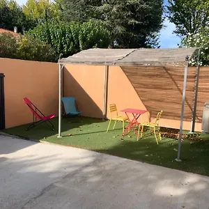  Appartement Un Petit Coin De Provence Convivial France